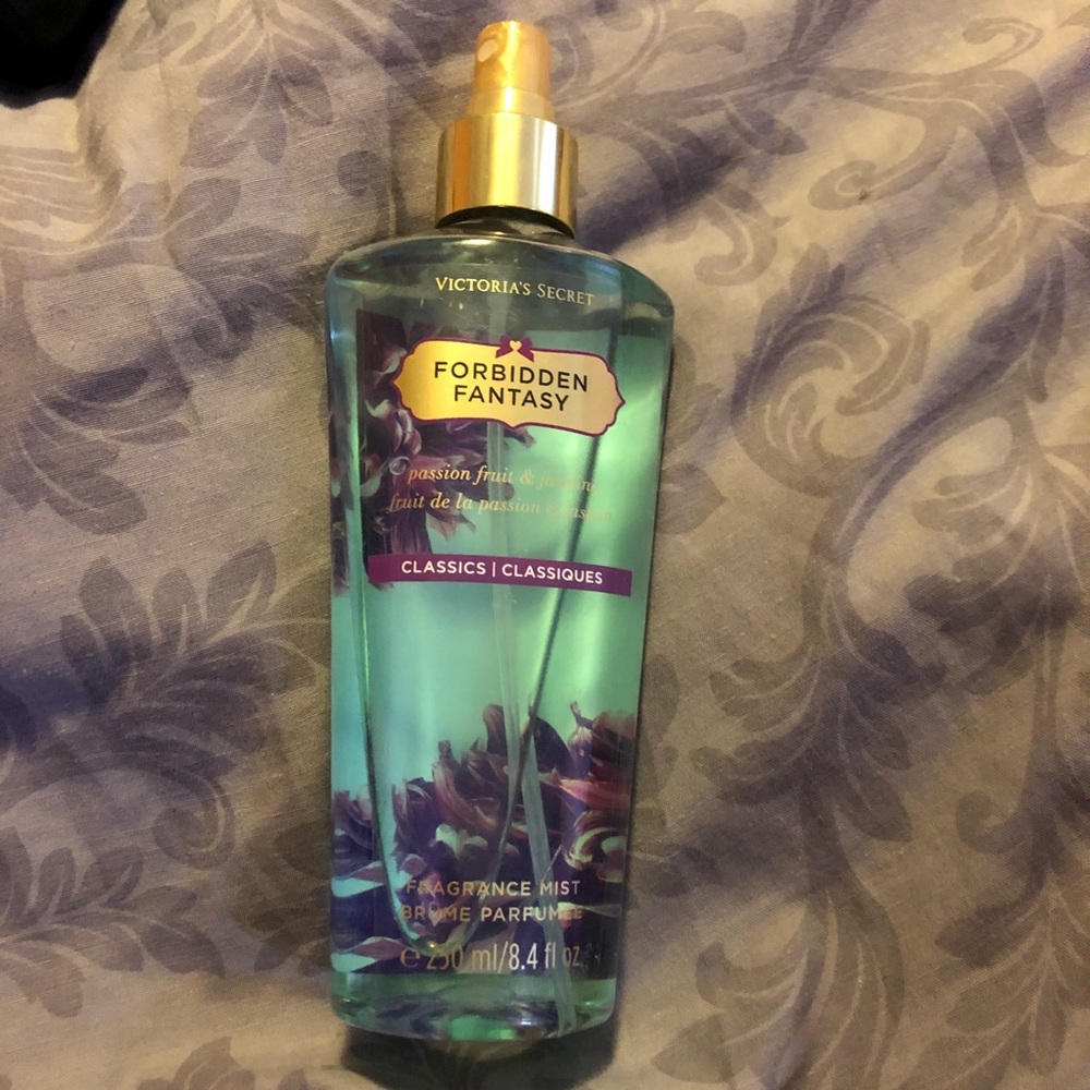 VS forbidden fantasy spray
